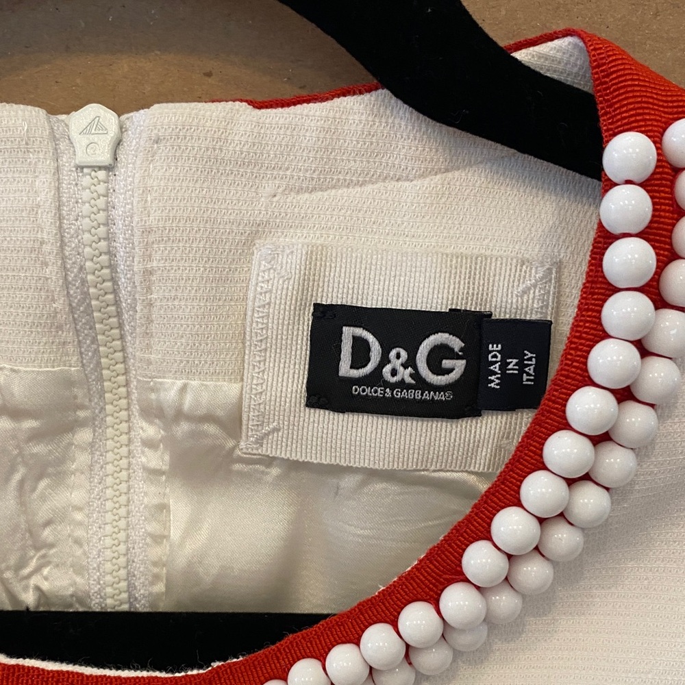 D&G White Sleeveless Shift Dress with Red Beaded Neckline - Picture 3 of 16